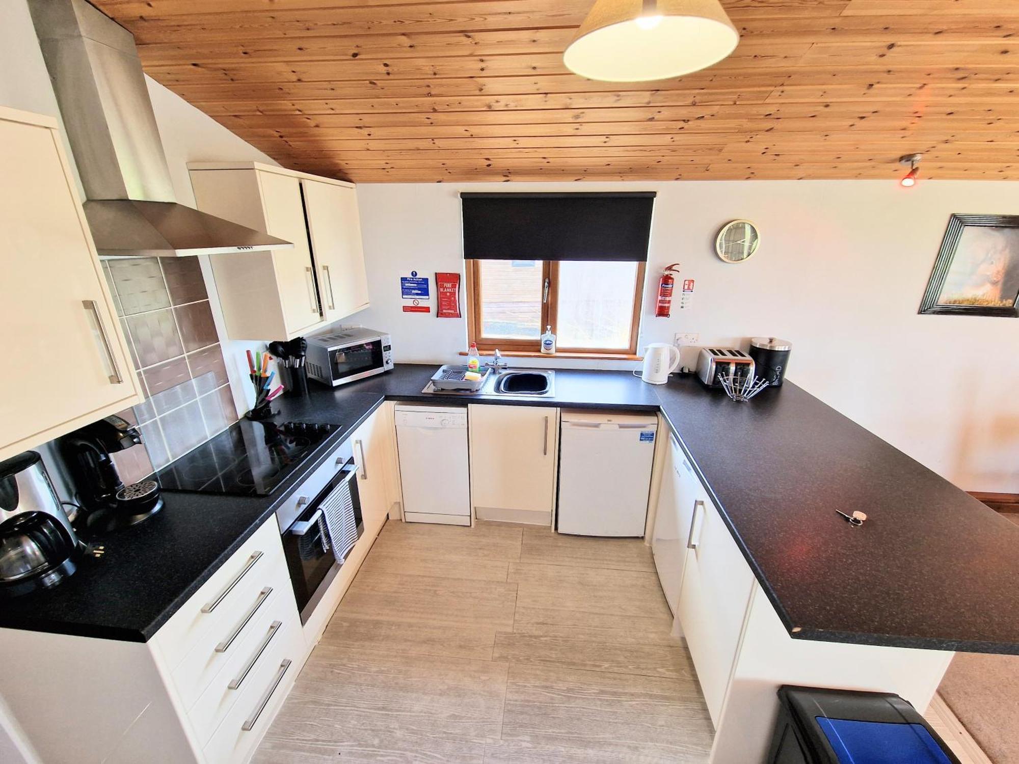 Torridon 12 With Private Hot Tub - Fife - Loch Leven - Lomond Hills Villa Kelty Exterior photo